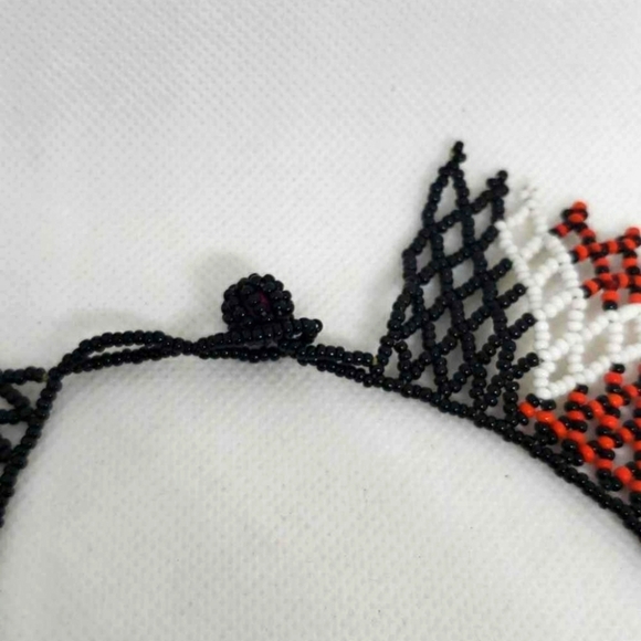 Handcrafted seed bead necklace - Picture 5 of 7